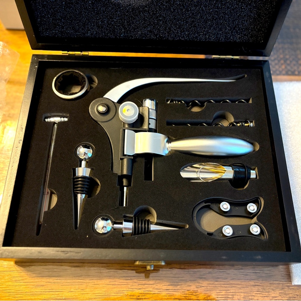 Wine Accessories Set - Great Gift Idea for Holidays/Christmas